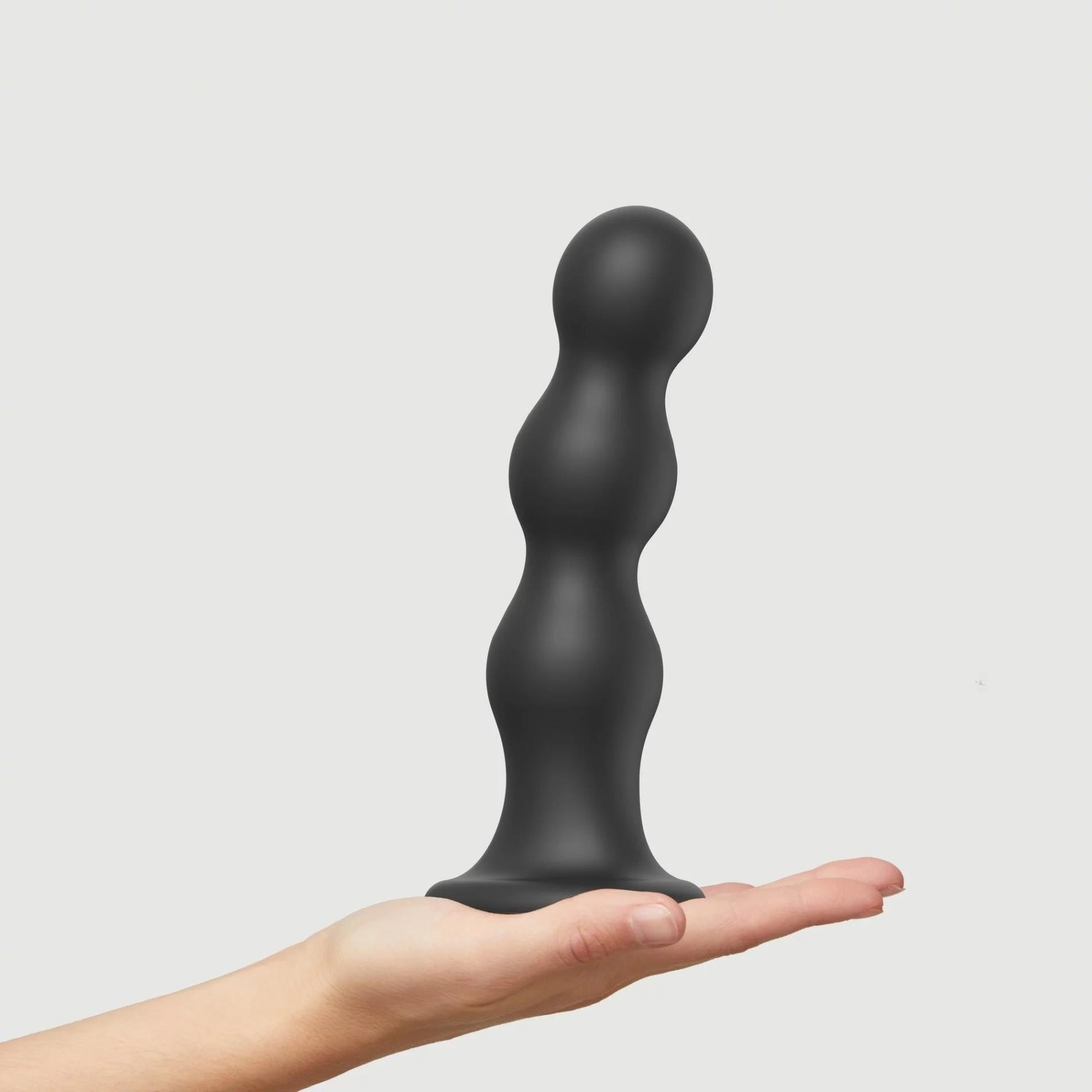 Plug cu dildo XXL negru cu coaie și strap on me