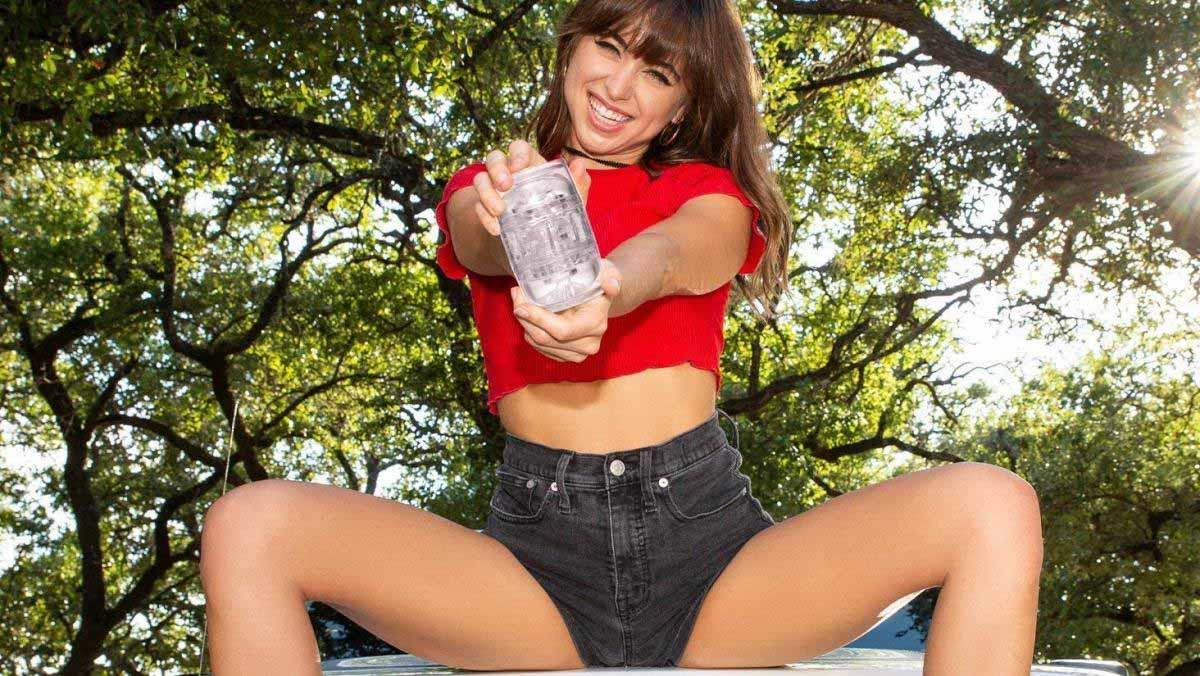Masturbator Riley Reid Fleshlight Quickshot Transparent 2 în 1