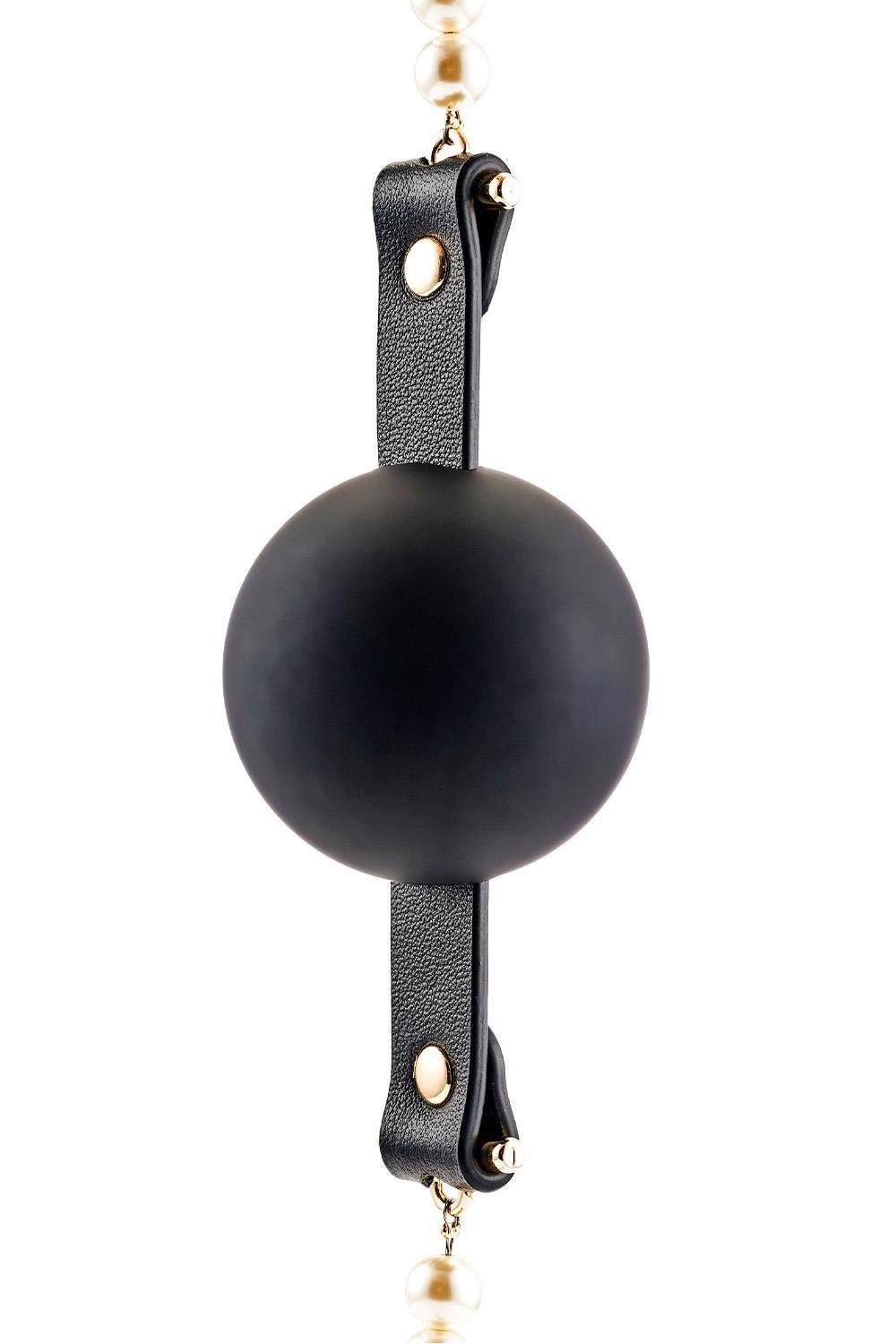 Masca de urechi din silicon Majestic Pearl Guilty Pleasure cu perle