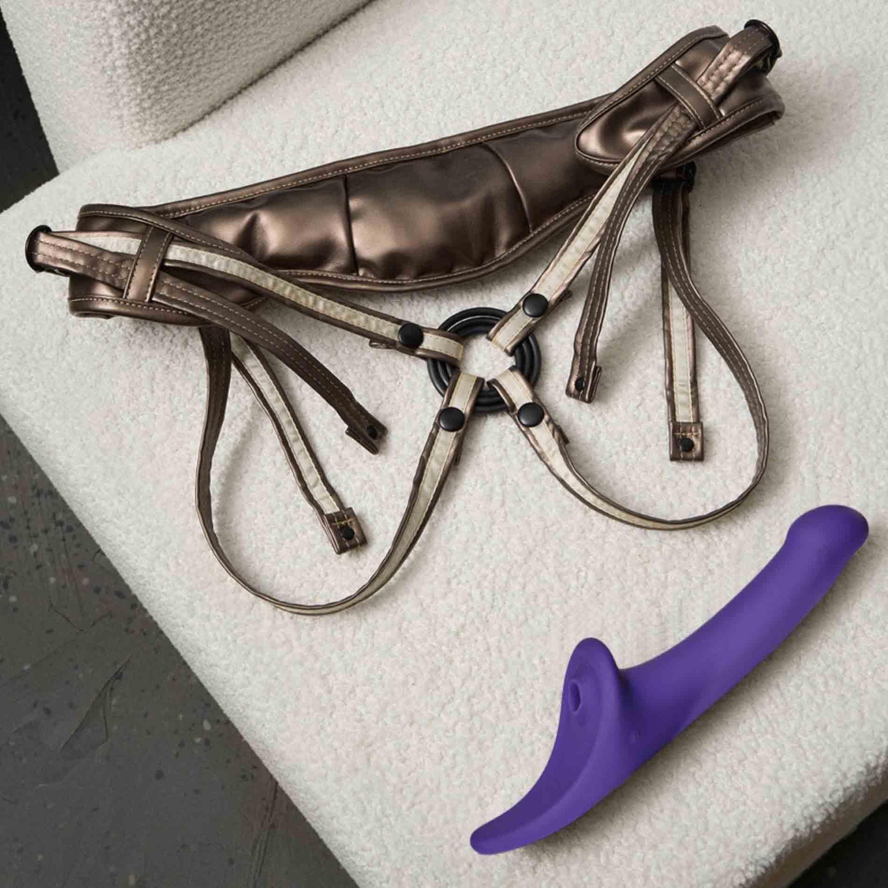 Dildo multi-orgasmic cu strap on me, violet, S