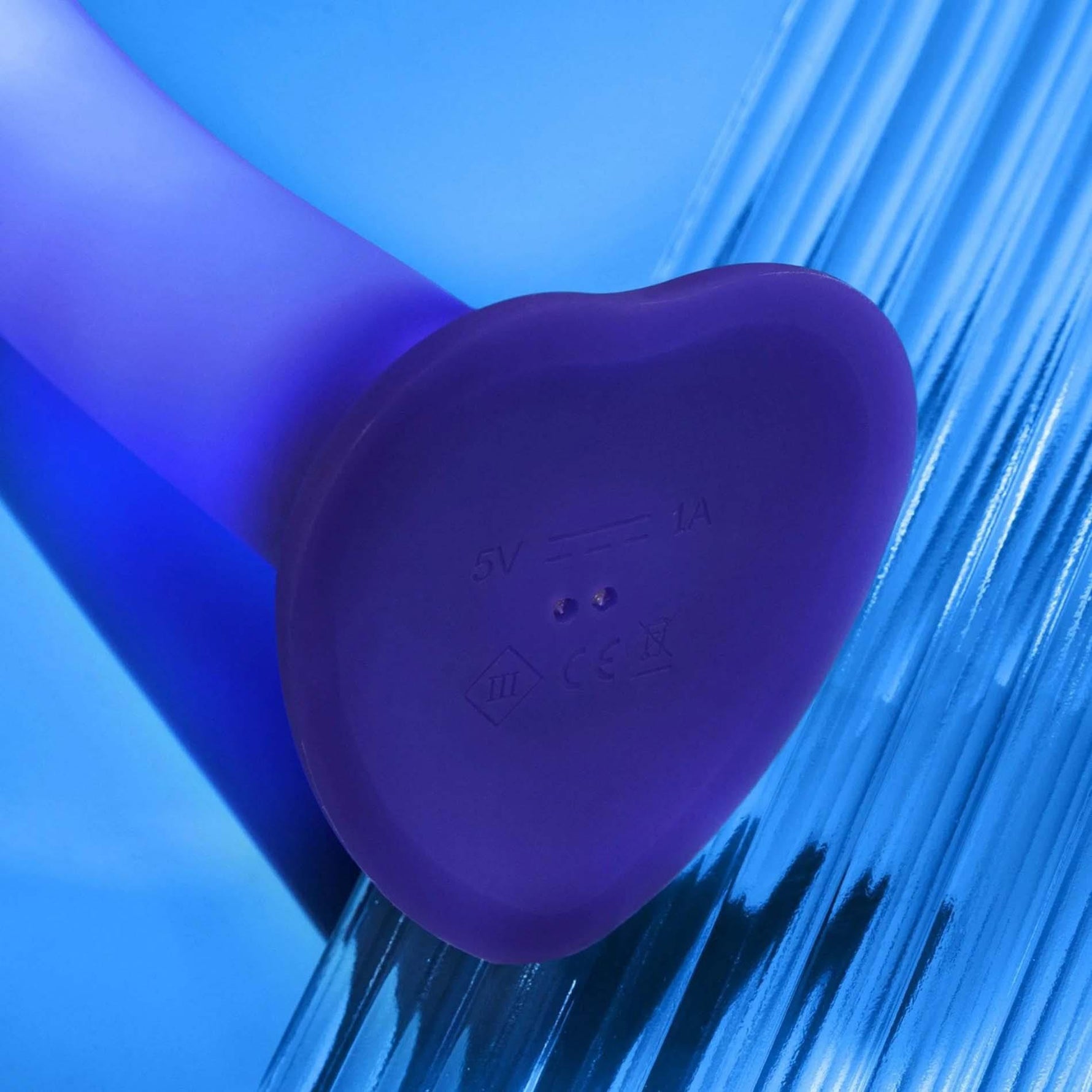 Dildo realist cu LED violet, Straponme, 18 cm, M