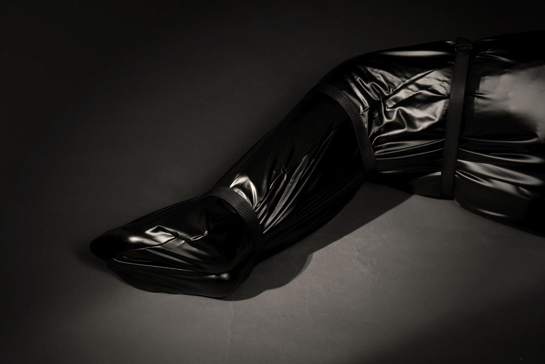 Au! Sac de cadavre BDSM negru cu curele de nailon