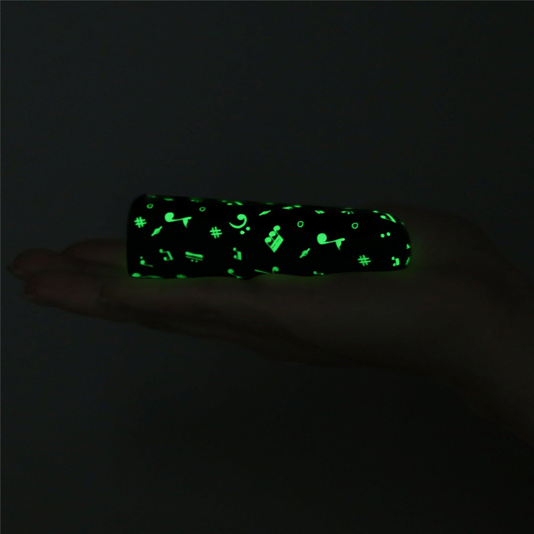 Mini vibrator reîncărcabil Lovetoy, verde închis strălucitor, 8 cm