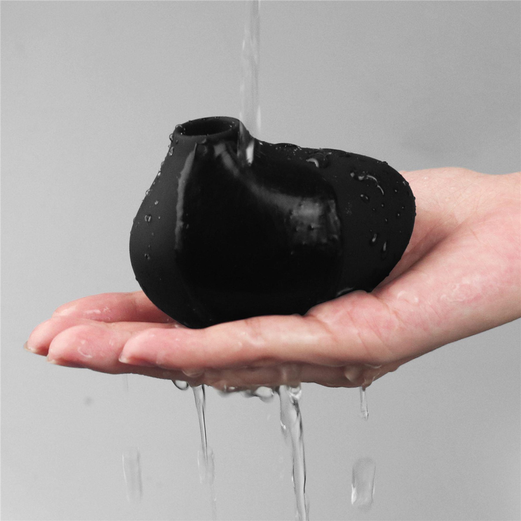 Stimulator clitoridian cu aspirație din silicon USB Lovetoy OSensual, impermeabil