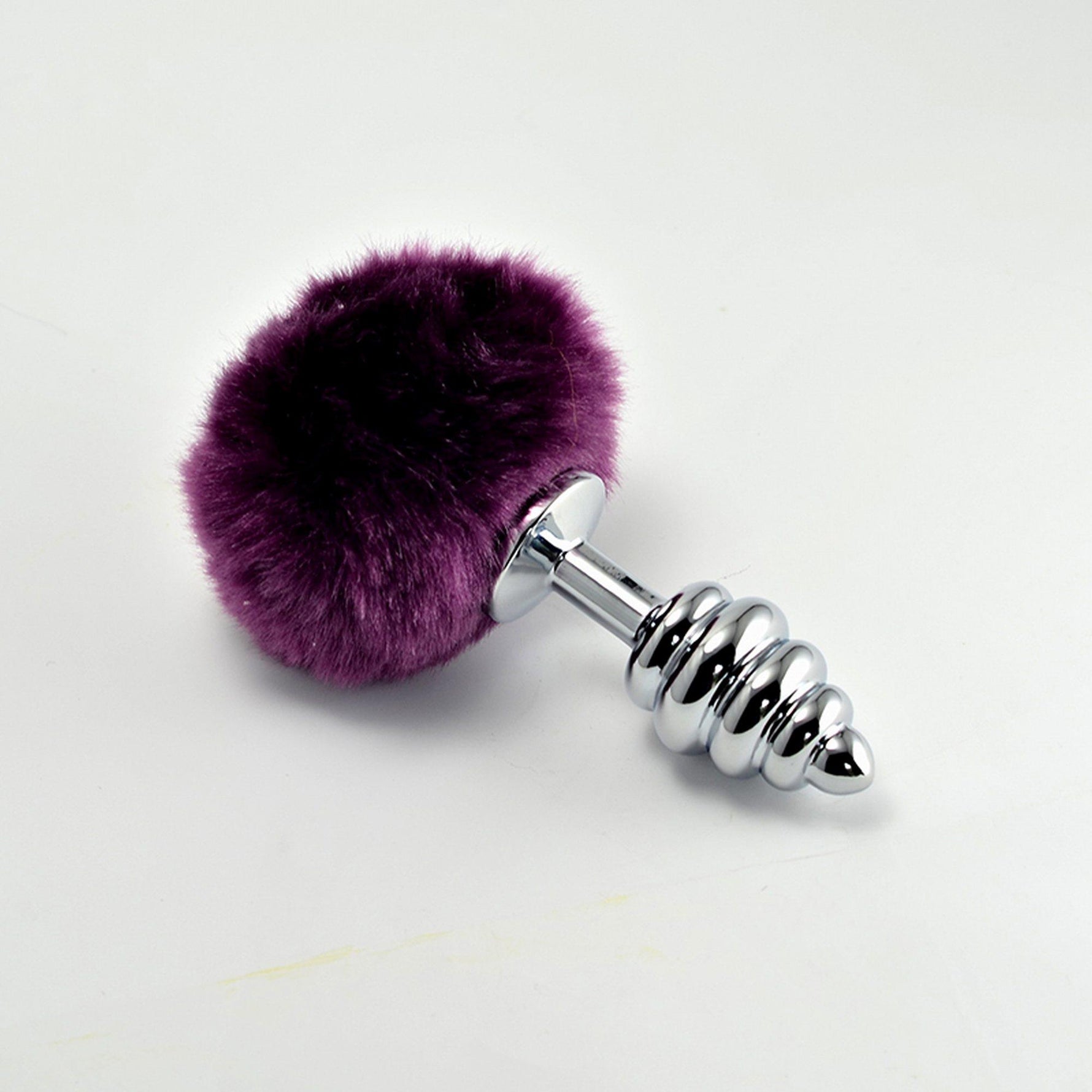 Plug anal spiralat argintiu Lovetoy cu pompom alb 8 cm