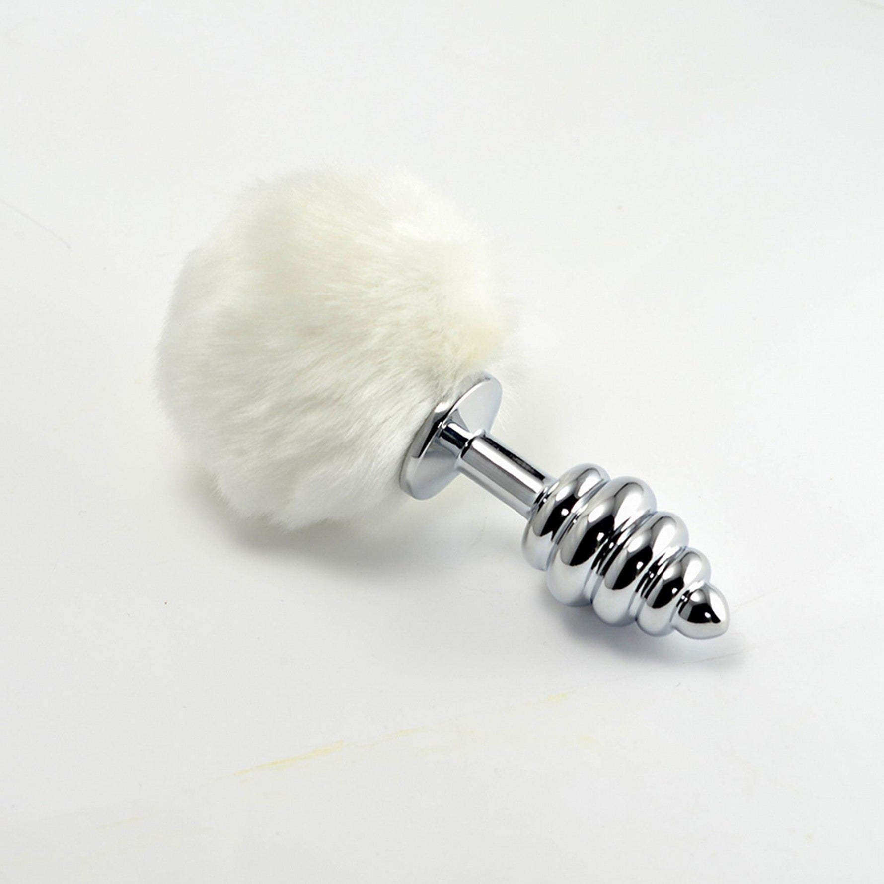 Plug anal spiralat argintiu Lovetoy cu pompom alb