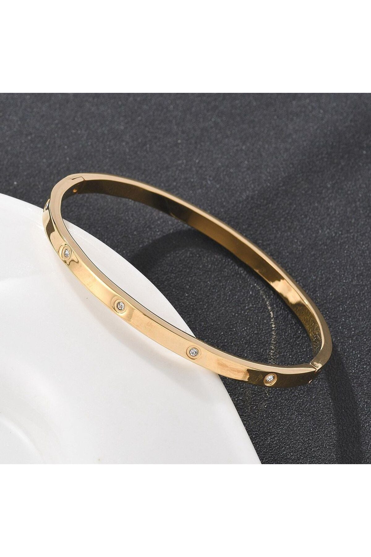 Brățară rigidă cu zirconii transparente, placată cu aur 18K