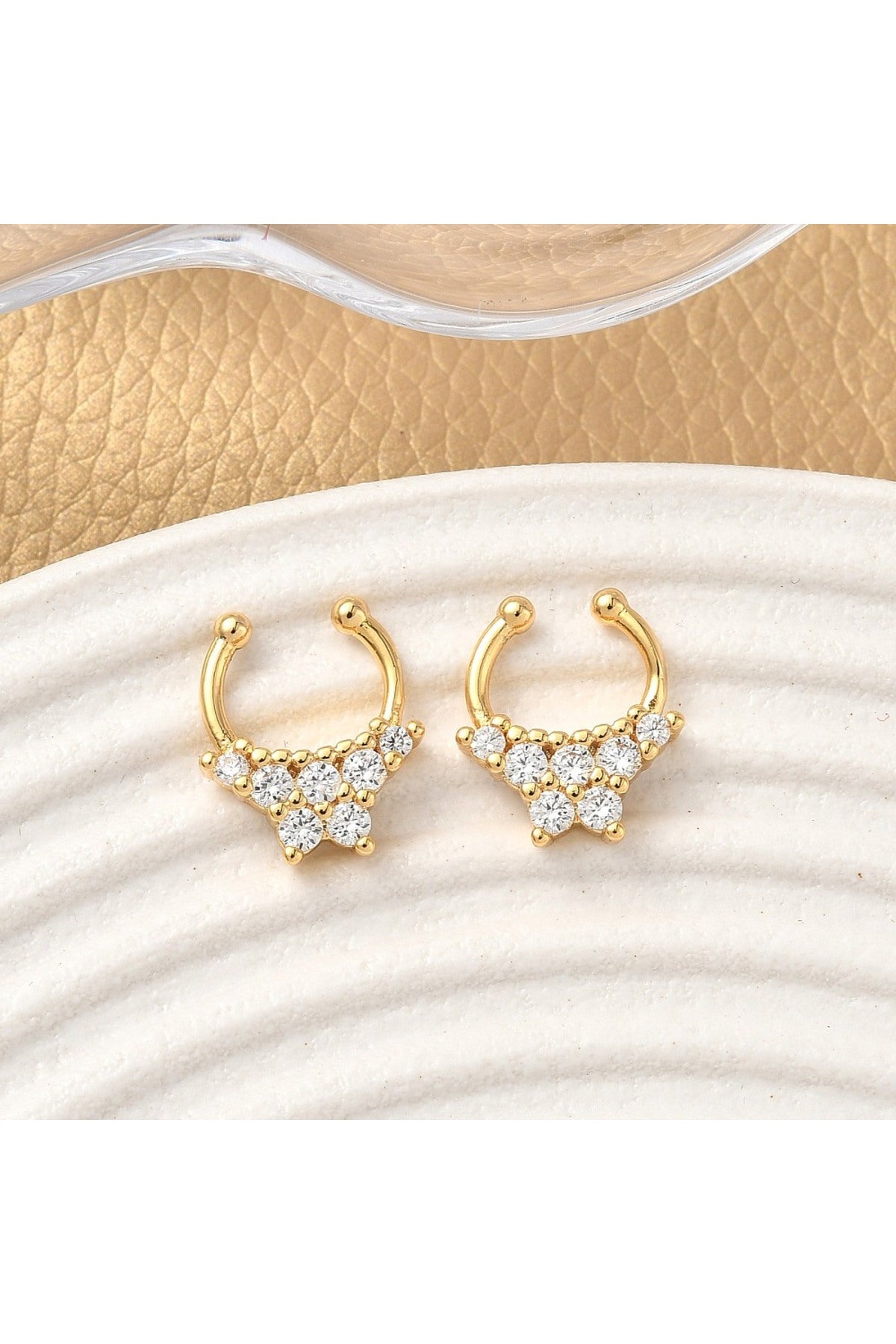 Cercel piercing fals pentru septum, placat cu aur 18K, model fluture