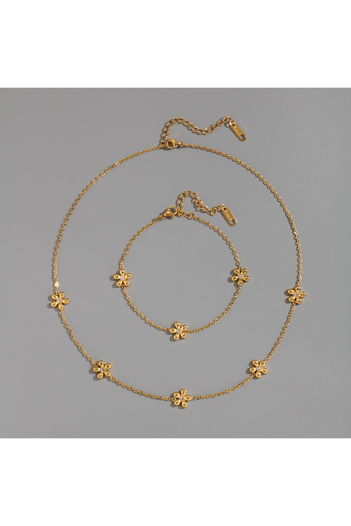 Set colier și brățară cu elemente florale, placate cu aur 18K
