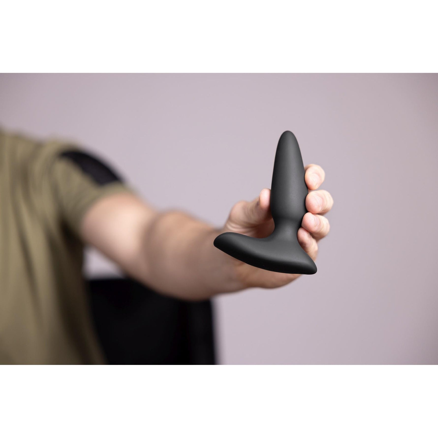 Dop anal vibrant Loveline Smooth din silicon cu telecomandă, 10 funcții