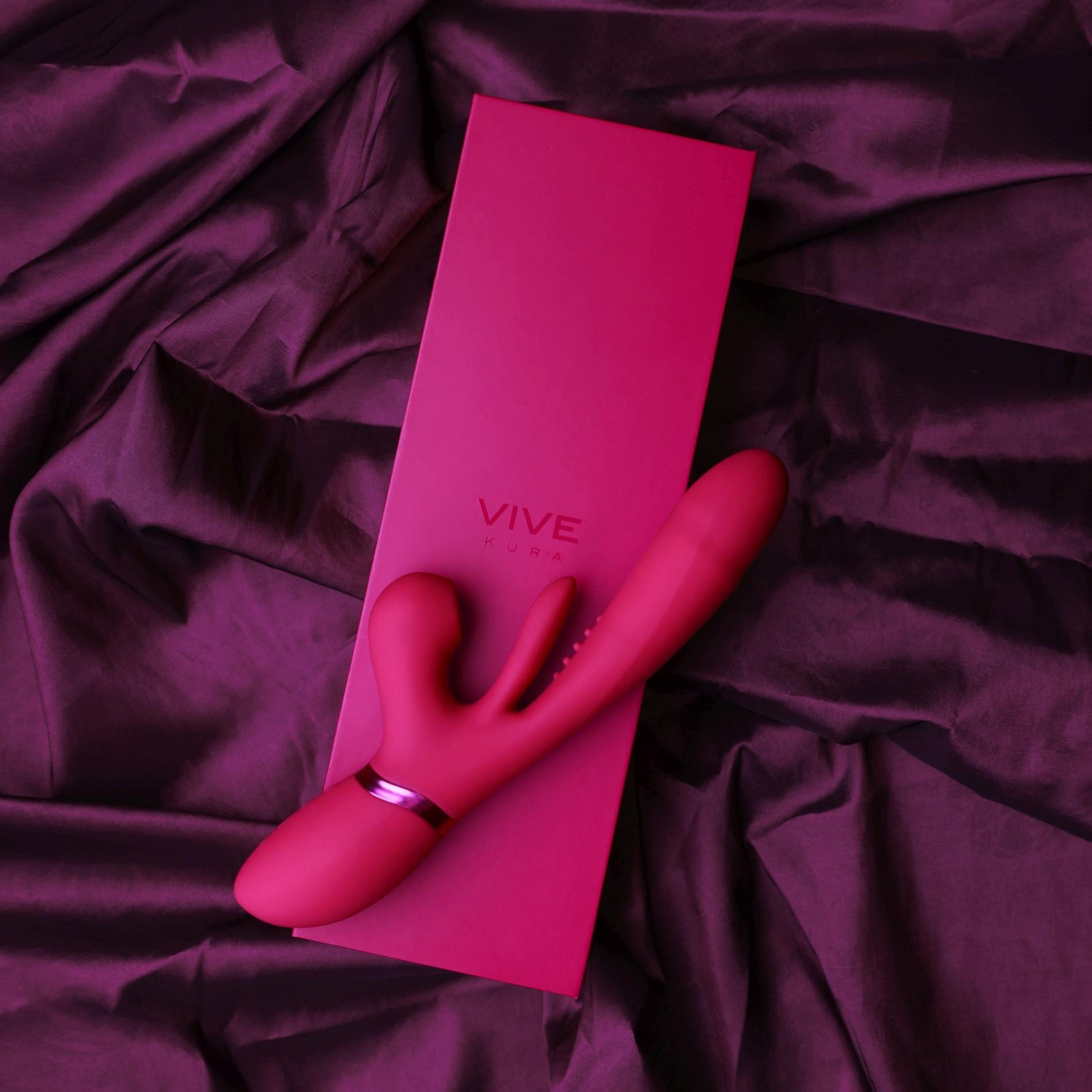 Vibrator Kura Vive cu limbă fluturândă și USB roz Thrust