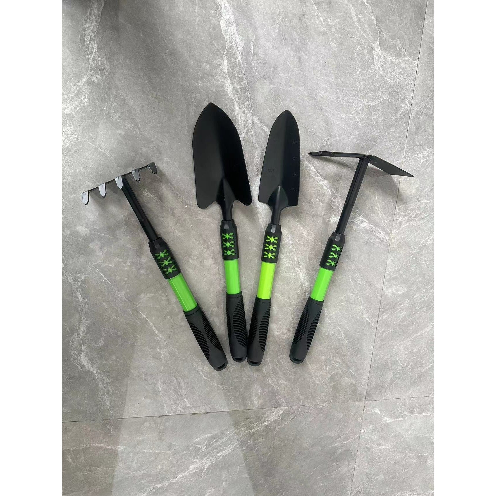 Set 4 Unelte de Gradina Flippy, pentru Plantare, Prelucrare Sol si Ingrijire Plante, Material PVC Carbon, Grebla,