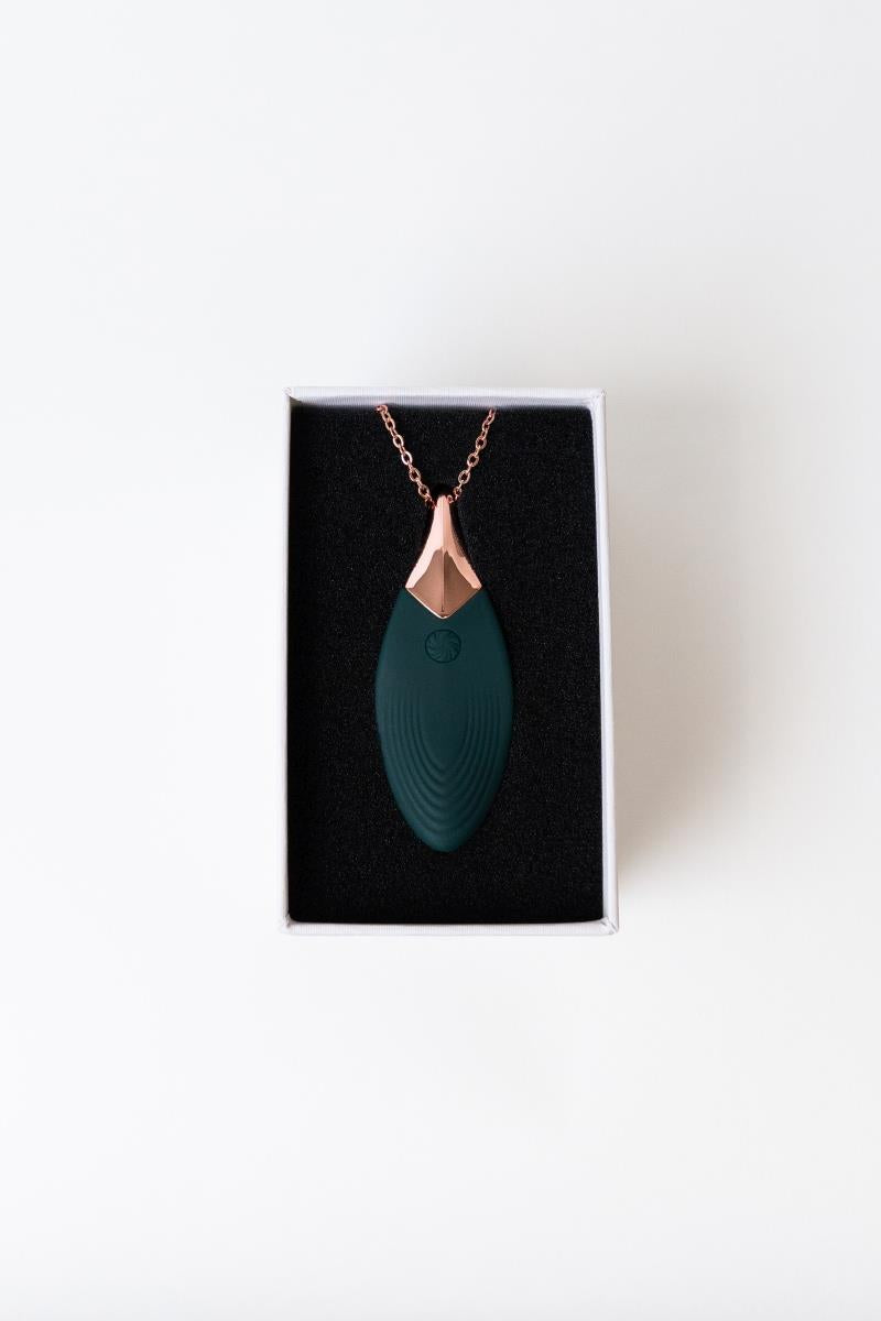 Colier vibrator Liberty Leaf Mini din silicon verde