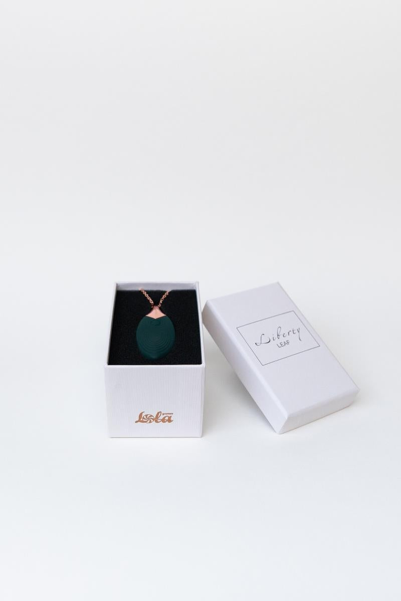 Colier vibrator Liberty Leaf Mini din silicon verde
