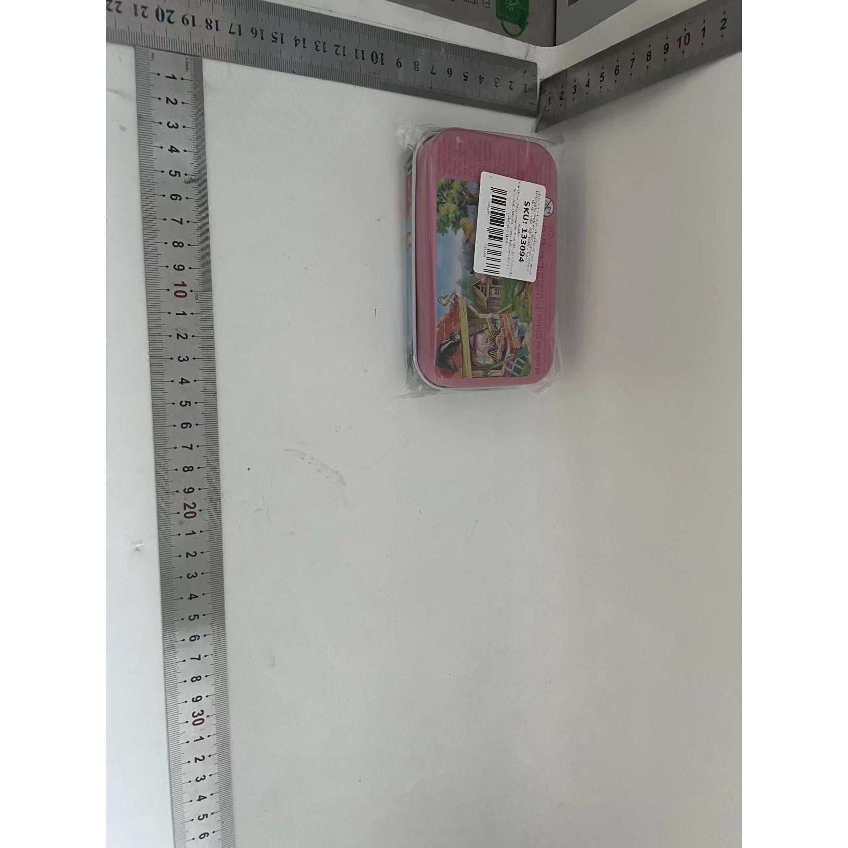Puzzle 60 de Piese din Lemn in Cutie Metalica, Flippy, Model Cei Trei Purcelusi, Educativ, Dezvoltare Abilitati