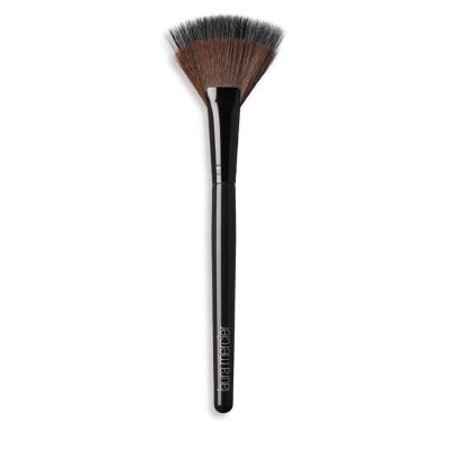 Laura Mercier, Curea pentru pensule de machiaj