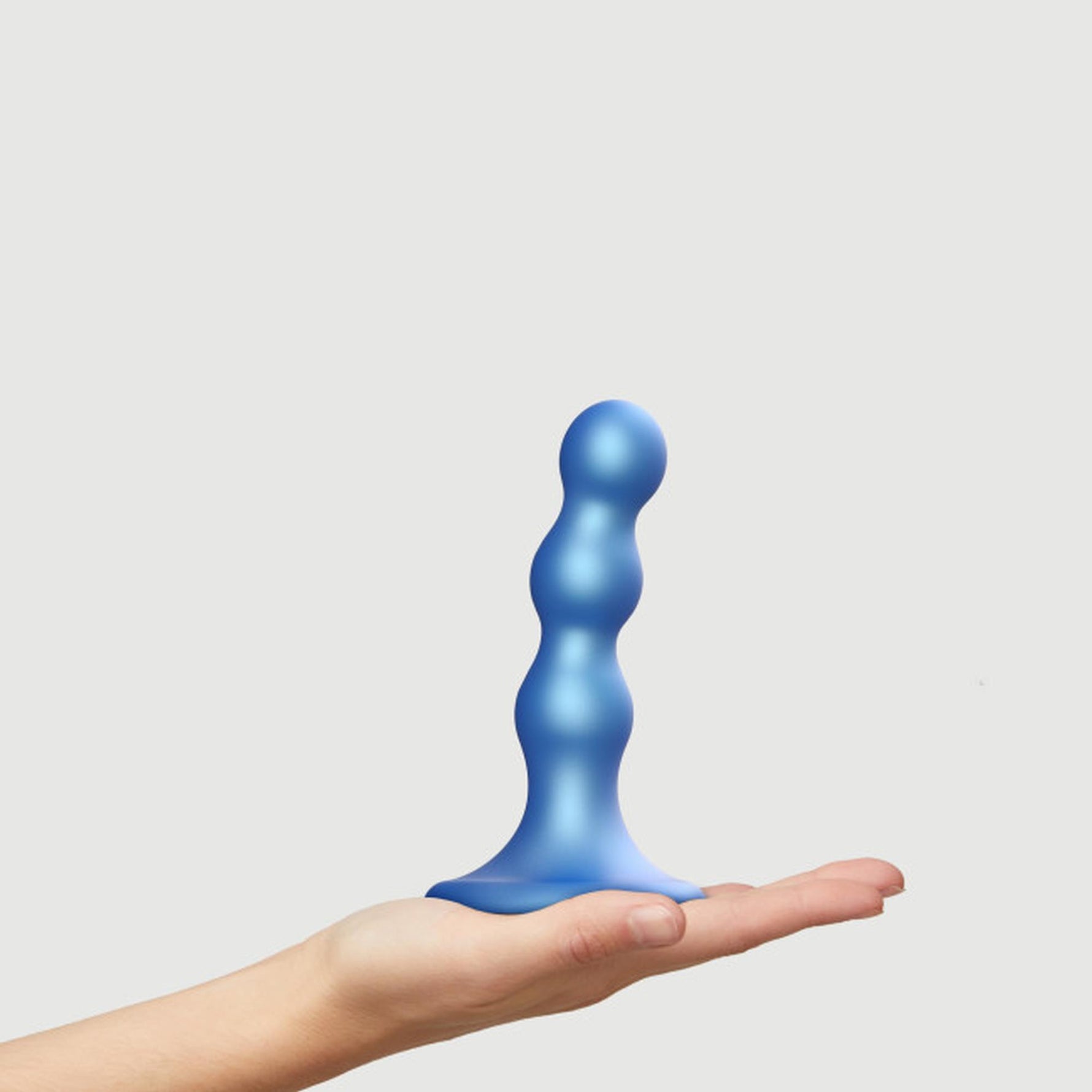 Dildo anal din silicon Strap On Me cu testicule, albastru metalizat, mărime S