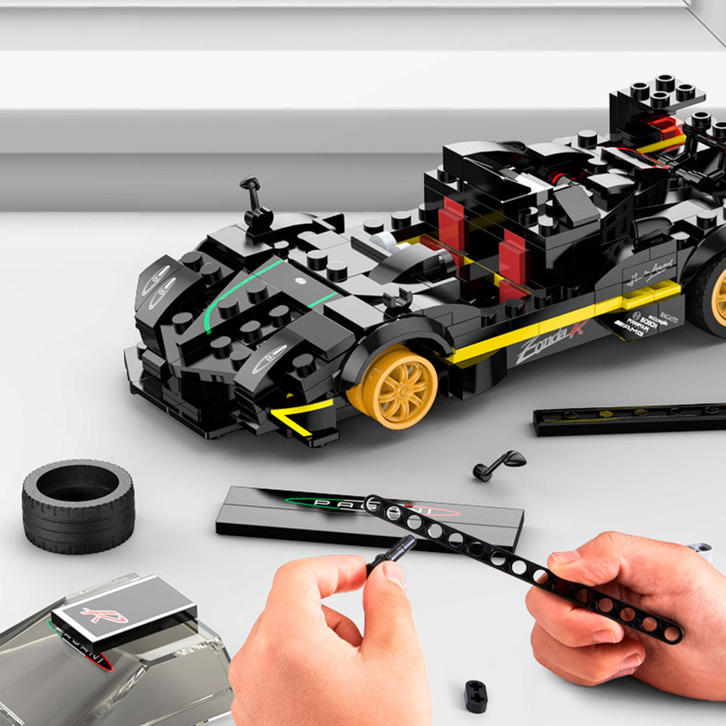 Mașină Rastar 93900-B Pagani Zonda R la scara 1:28, cuburi din 387 de piese.