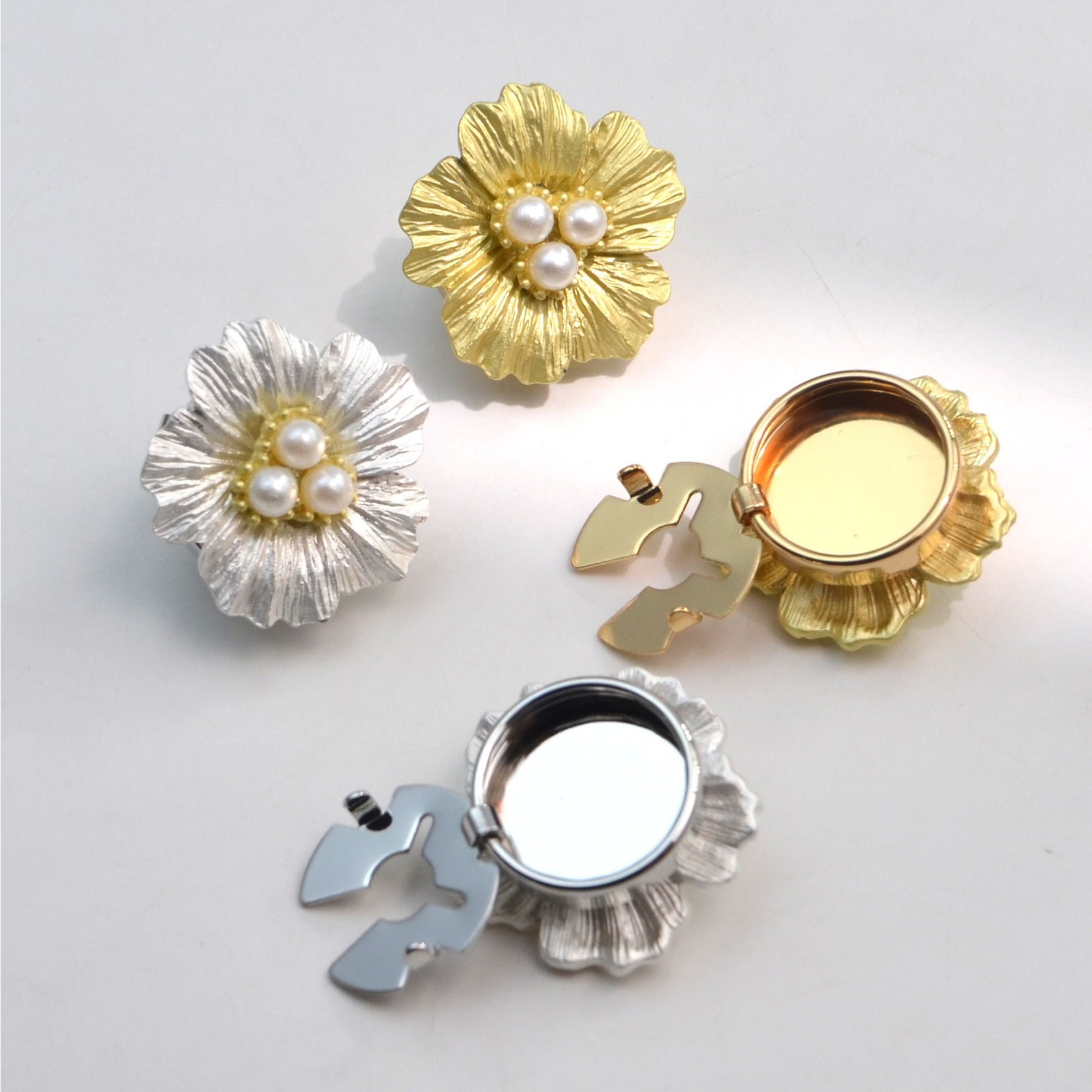 Accesoriu pentru Nasturi, Flippy, Model Floare cu Perle, din Metal, 2.5 x 1.7 cm, Argintiu