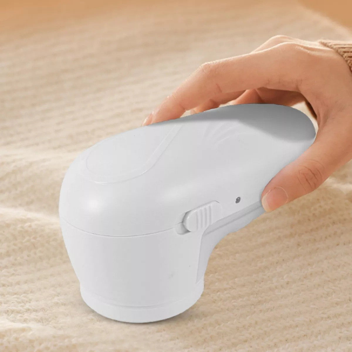 Aparat Scame si Par Haine, Flippy, Electric, USB inclus, Periuta Curatare, pentru Diferite Tesaturi, 13 x 6.8 x 5.8 cm,