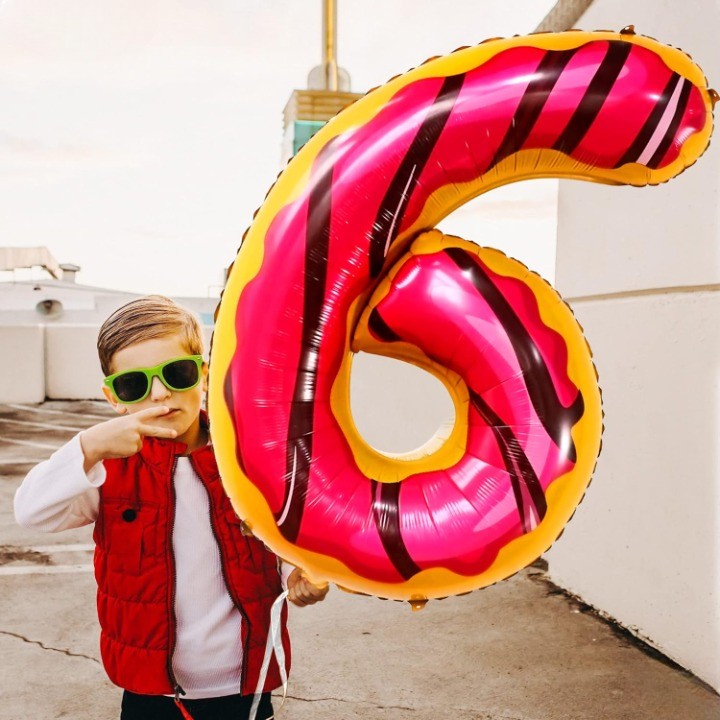 Balon din Folie Metalizata Flippy, Figurina Cifra, Imprimeu Gogosi, Tema Aniversare 100 cm, Ambalaj Individual, Pai
