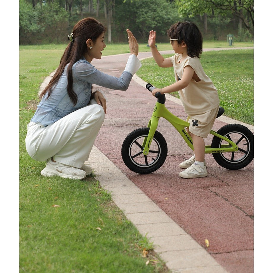 Bicicleta pentru Copii, Flippy, Fara Pedale, Pentru 2-6 Ani, 2 Roti Silentioase, Sa Reglabila 43 - 58 cm, din Plastic