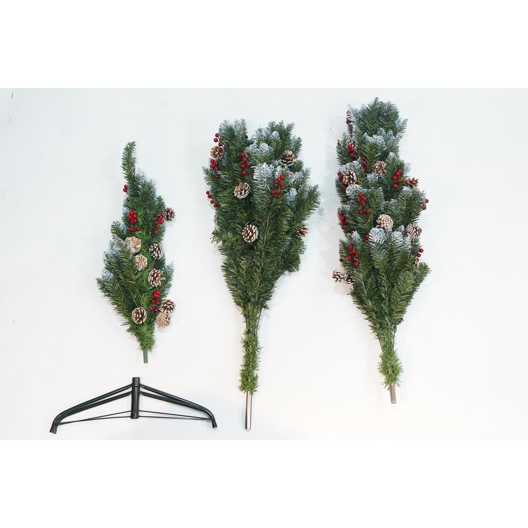 Brad Artificial de Craciun, Flippy, Sectionat pentru Perete/ Colt, 2.10 m inaltime, Verde, Decorat, Diametru Inferior