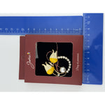 Brosa Vintage, Jolie, Material Metal, Ambalaj Carton, Dimensiune Brosa Aproximativ 4-6 cm, Model Flori Galbene