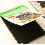 Caiet cu fise razuibile Flippy, DIY Magic Scratch, 12 File, Curcubeu, Creion din Lemn, Cartonase negre, 14.5 x 10 cm,