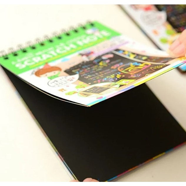 Caiet cu fise razuibile Flippy, DIY Magic Scratch, 12 File, Curcubeu, Creion din Lemn, Cartonase negre, 14.5 x 10 cm,
