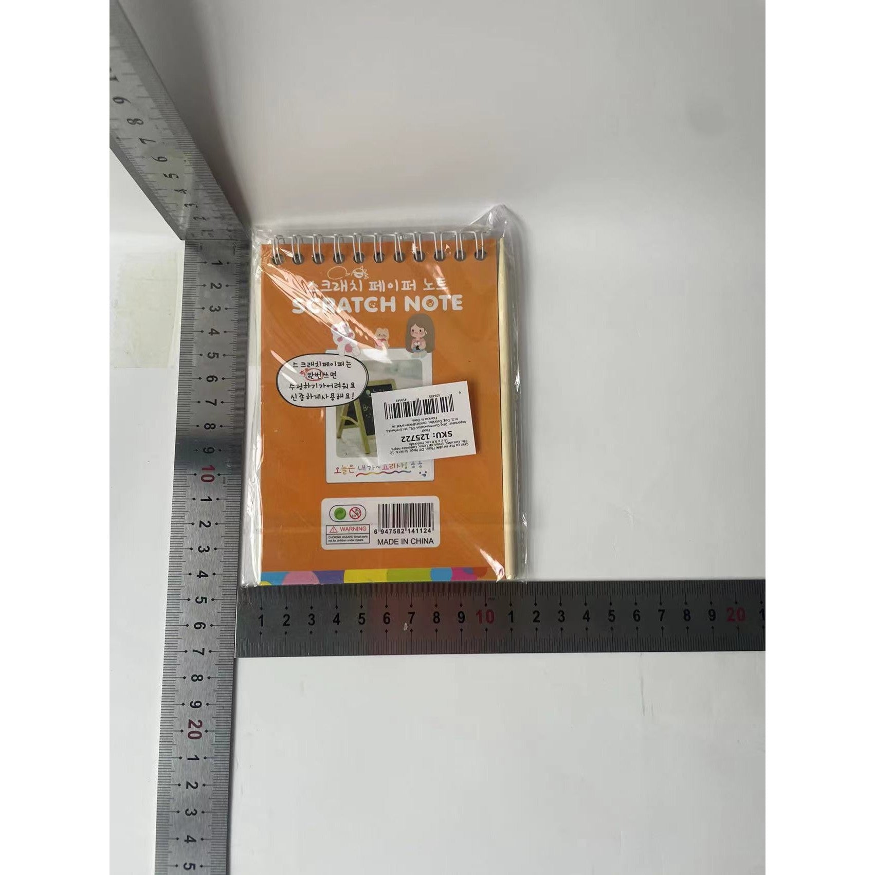 Caiet cu fise razuibile Flippy, DIY Magic Scratch, 12 File, Curcubeu, Creion din Lemn, Cartonase negre, 14.2 x 9.8 cm,