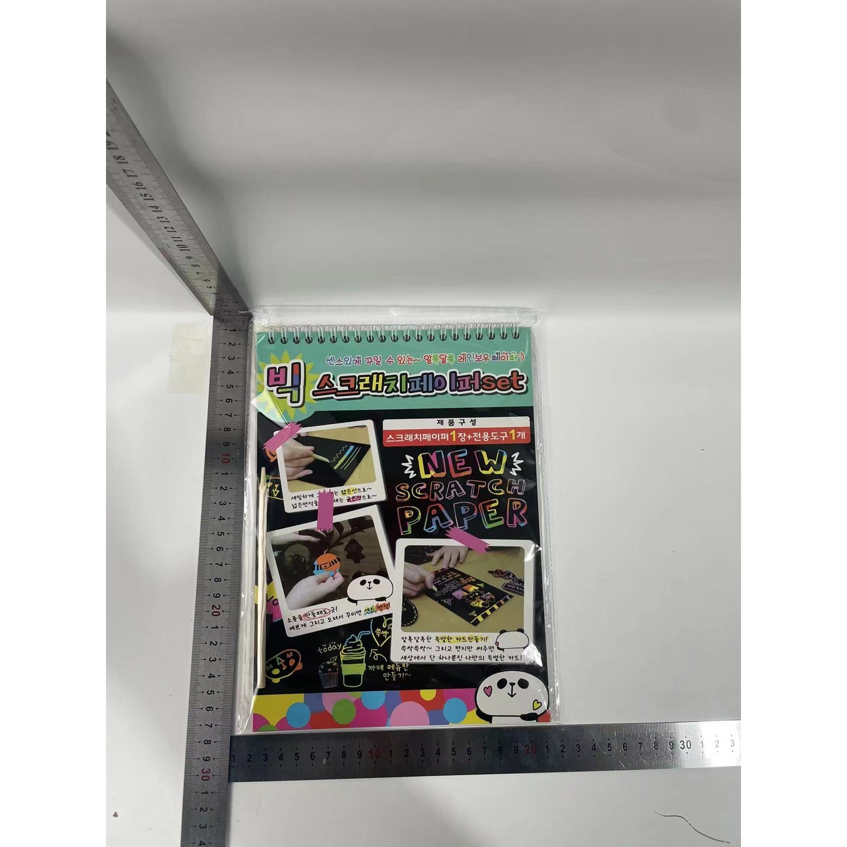 Caiet cu fise razuibile Flippy, DIY Magic Scratch, 12 File, Curcubeu, Creion din Lemn, Cartonase negre, 26 x 19 cm,