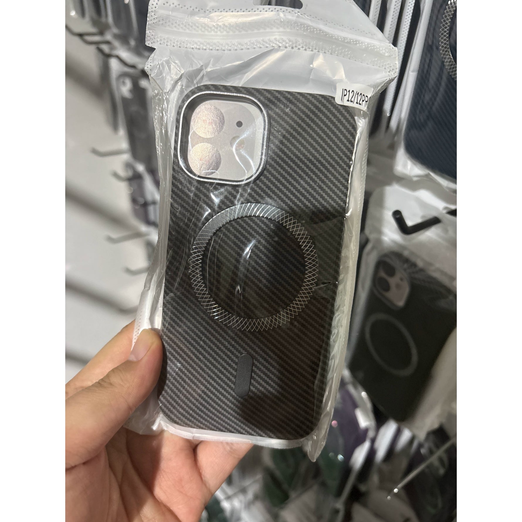 Husa MagSafe pentru iPhone 17 Pro Max, Flippy, Suport Card Detasabil, Carcasa pentru Telefon, Textura Fibra de Carbon,