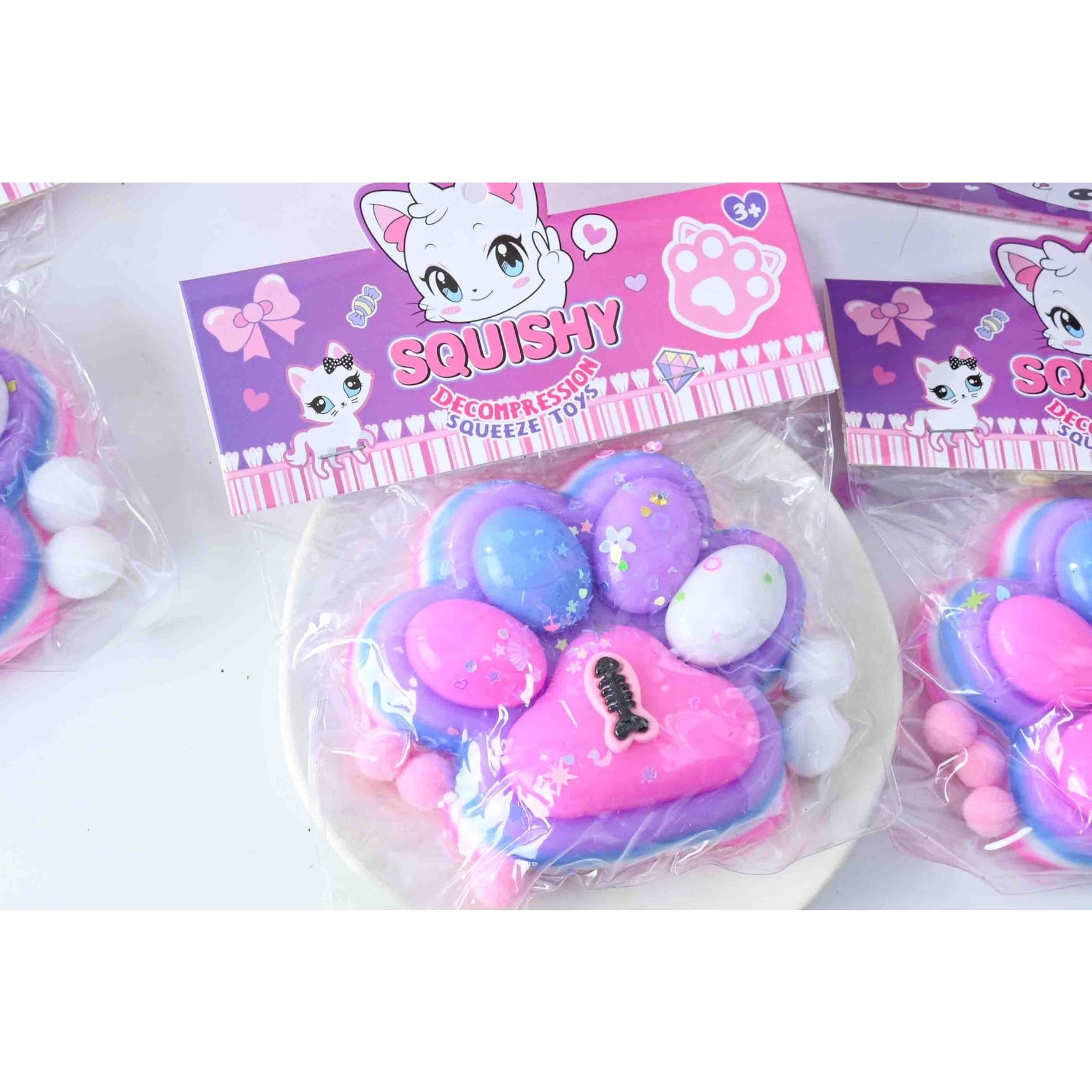 Jucarie Antistres Squishy, Flippy, cu Revenire Lenta, Model Labuta de Pisica, cu Pestisor, 220g, 12.5 x 10.5 cm Squeeze
