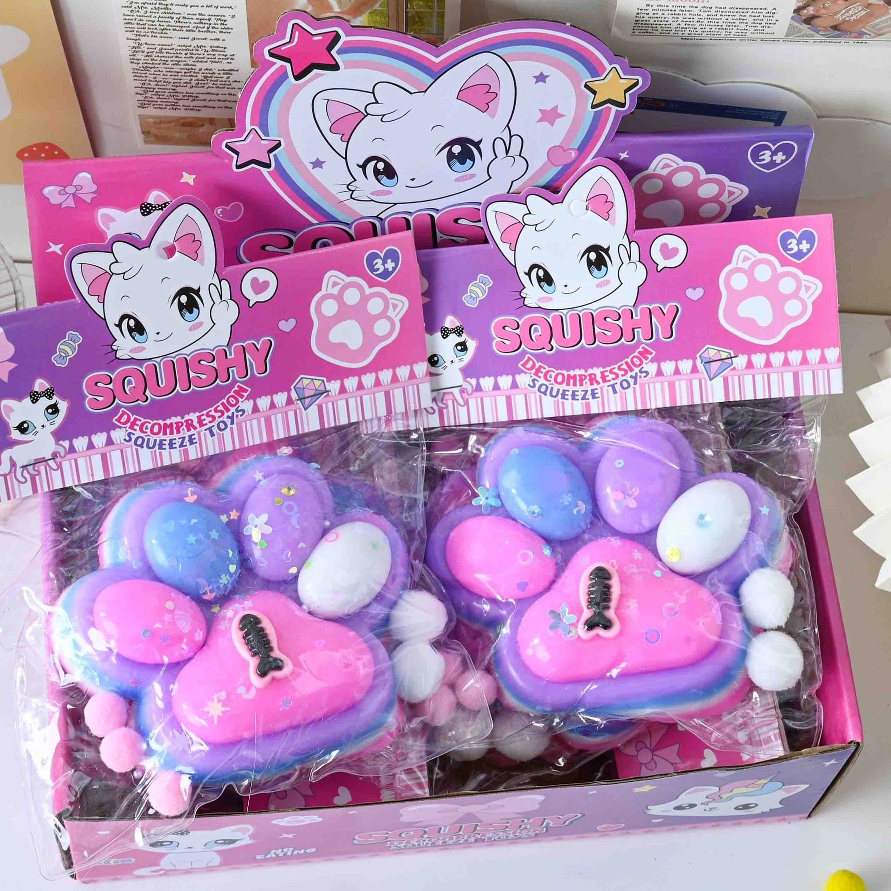 Jucarie Antistres Squishy, Flippy, cu Revenire Lenta, Model Labuta de Pisica, cu Pestisor, 220g, 12.5 x 10.5 cm Squeeze