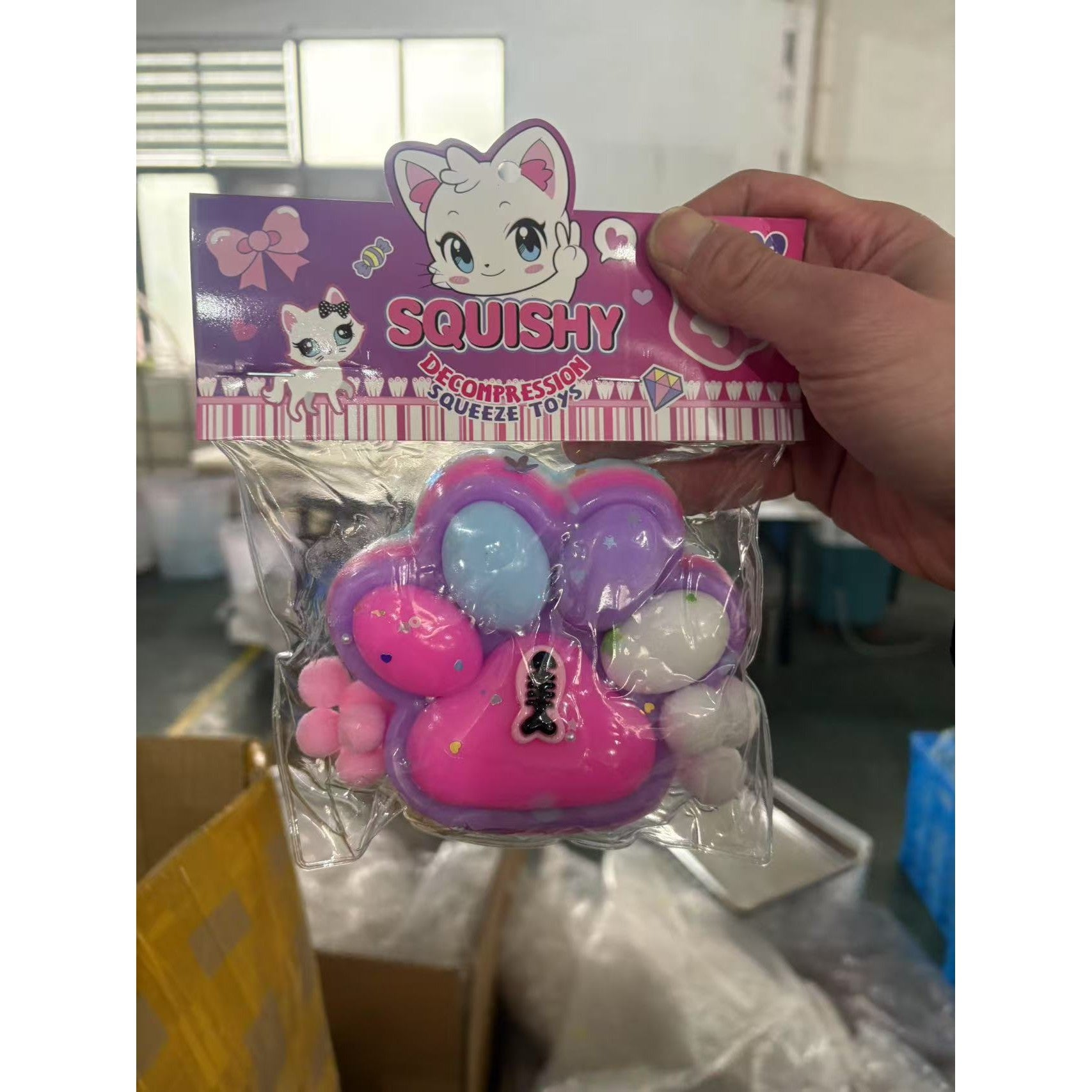 Jucarie Antistres Squishy, Flippy, cu Revenire Lenta, Model Labuta de Pisica, cu Pestisor, 220g, 12.5 x 10.5 cm Squeeze