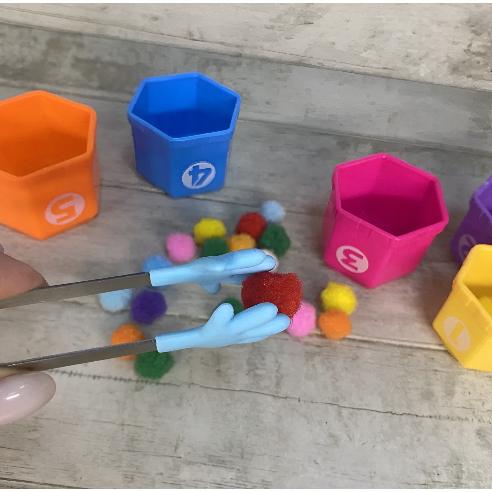 Cleste Creativ pentru Mancare, Flippy, Model Manute din Silicon, 14.5x3 cm, Rezistent la Temperaturi Inalte si