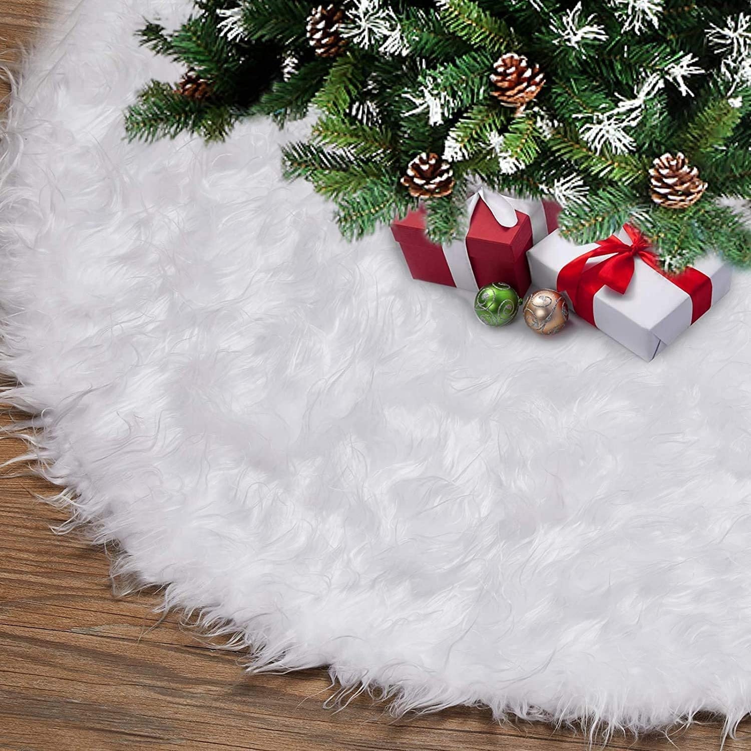Covor pentru bradul de Craciun White Haipai, diametru 150 cm, blana cu o grosime 2.5-3 cm, alb