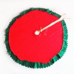 Covoras pentru Bradul de Craciun, Flippy, din Tesatura Pufoasa, cu Fundite de Prindere, Model Mos Craciun, Rosu/ Verde,