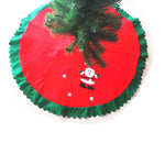 Covoras pentru Bradul de Craciun, Flippy, din Tesatura Pufoasa, cu Fundite de Prindere, Model Mos Craciun, Rosu/ Verde,