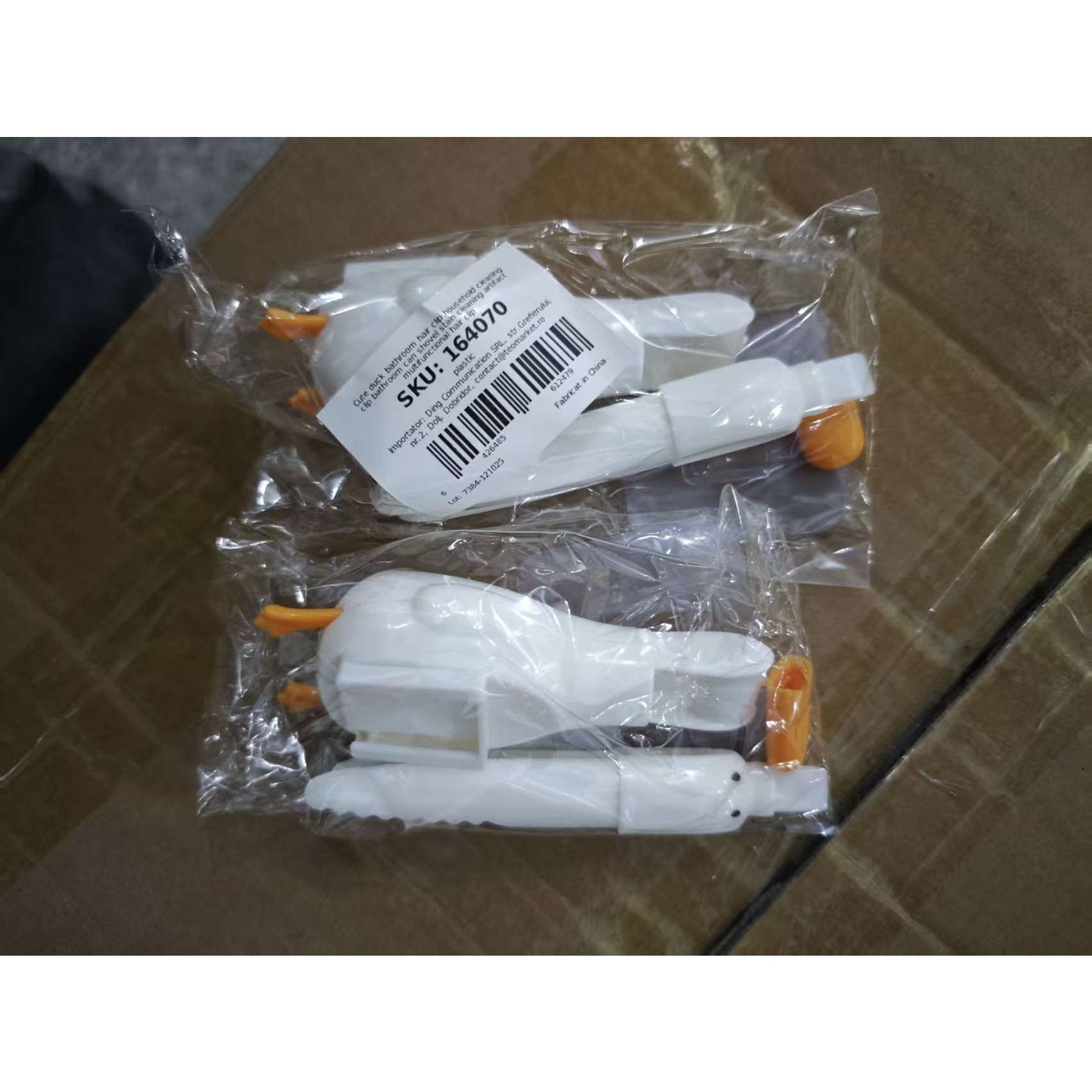 Cleste Multifunctional, Flippy, 2in1, Cleste pentru Parul Cazut si Mini Racleta pentru Depuneri, din ABS, Model Rata,