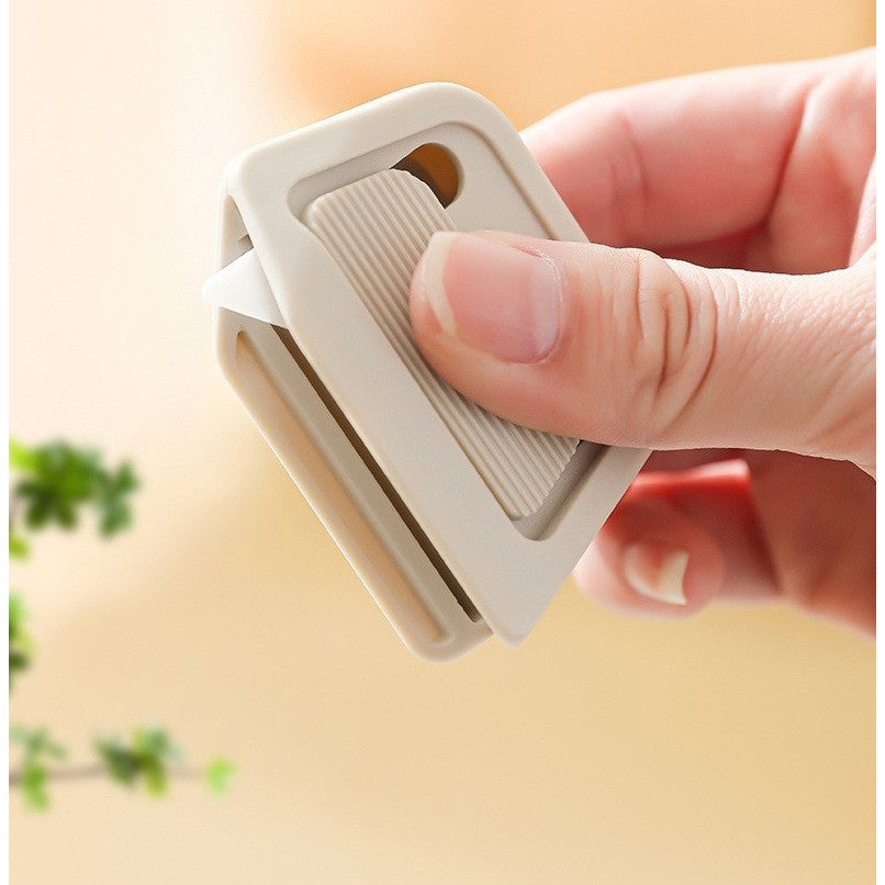 Cutter Portabil, Flippy, din ABS, Magnetic, Lama Ceramica, Autoretractabila, Universal, Alb