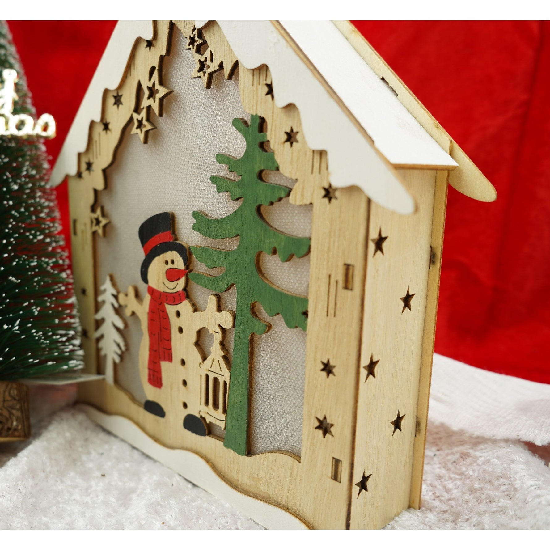 Decoratiune luminoasa, model de Casa cu Om de zapada, maro, lungime: 18 cm, latime: 5 cm, inaltime: 21 cm, lemn,