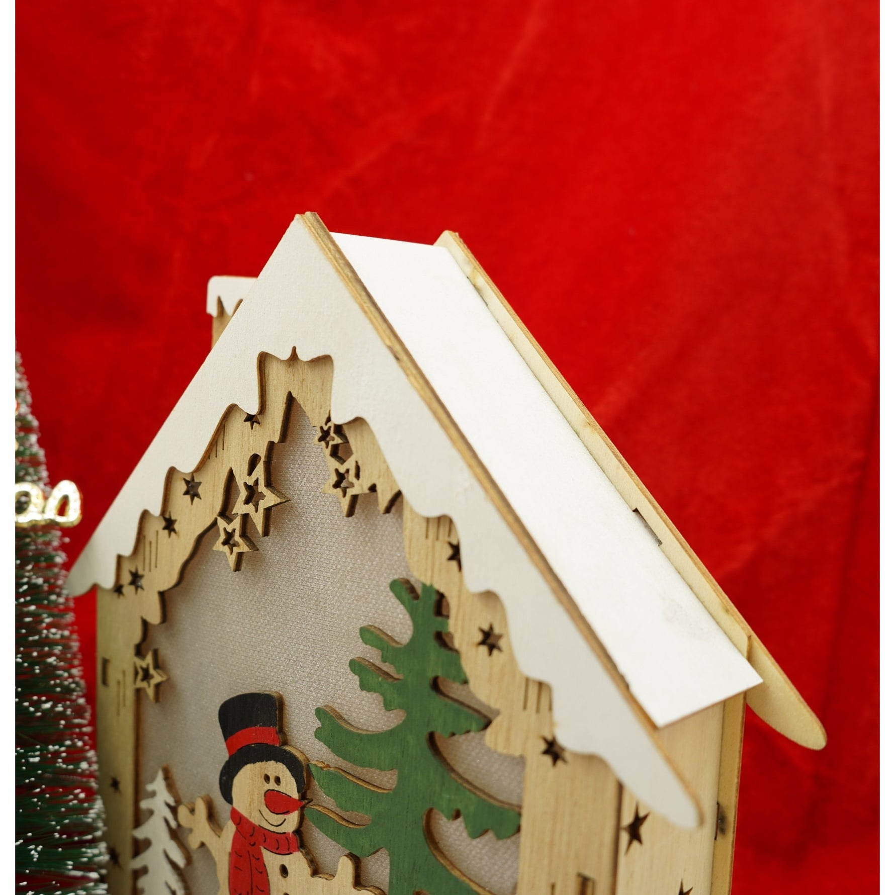 Decoratiune luminoasa, model de Casa cu Om de zapada, maro, lungime: 18 cm, latime: 5 cm, inaltime: 21 cm, lemn,
