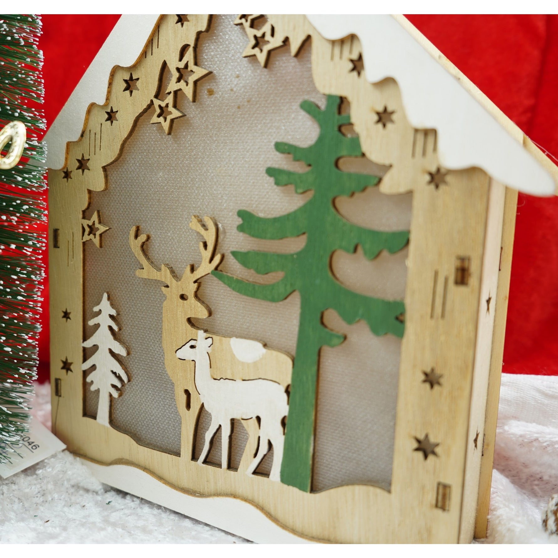 Decoratiune luminoasa, model de Casa cu Reni, maro, lungime: 18 cm, latime: 5 cm, inaltime: 21 cm, lemn,