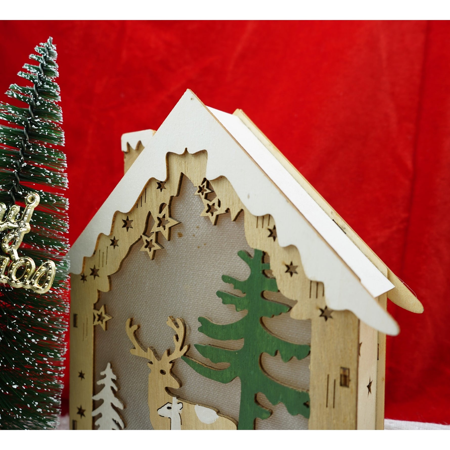 Decoratiune luminoasa, model de Casa cu Reni, maro, lungime: 18 cm, latime: 5 cm, inaltime: 21 cm, lemn,