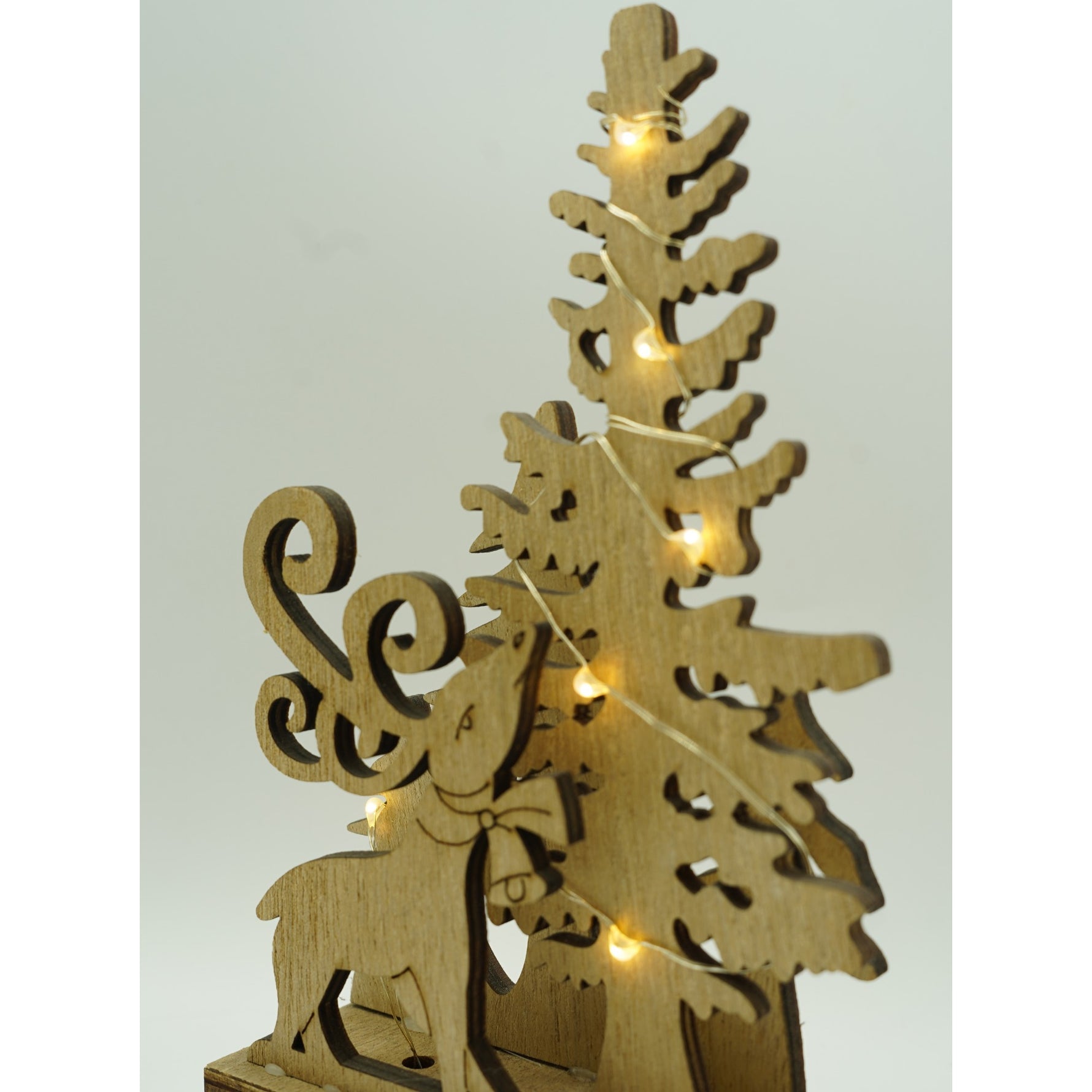 Decoratiune luminoasa, peisaj cu Cerb si Brad, maro, lungime: 11 cm, latime: 5 cm, inaltime: 19 cm, lemn,