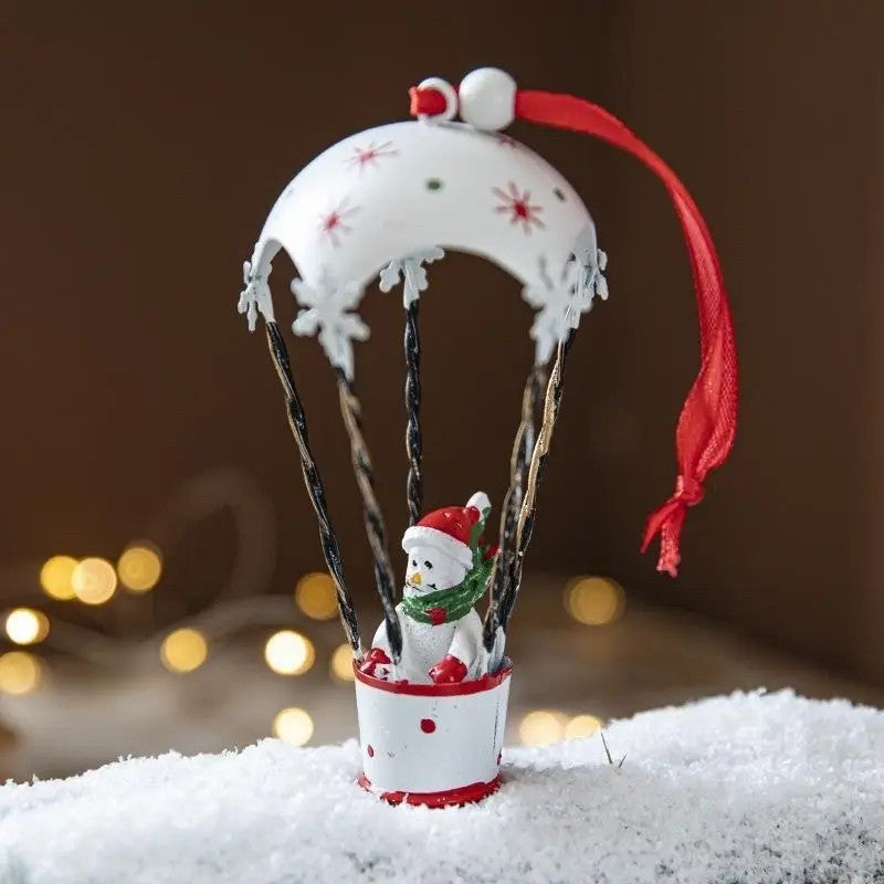 Figurina pentru Brad de Craciun, Flippy, Model Om de Zapada in Balon cu Aer Cald, Ornament pentru Brad, din Metal, 11 x