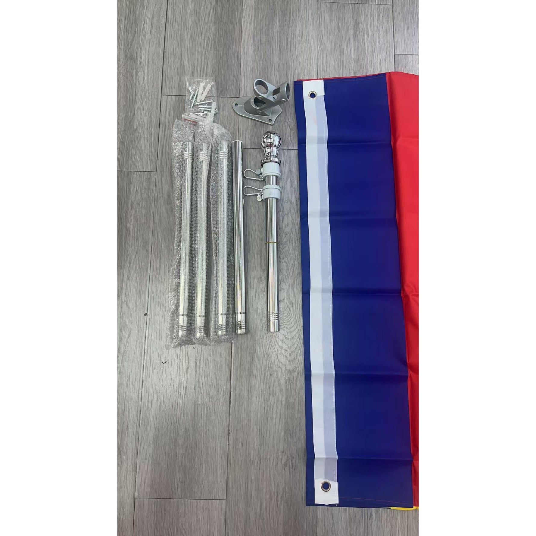 Kit Steagul Romaniei, Flippy, Catarg 1.8 m, Suport Perete, Steag, Tricolor