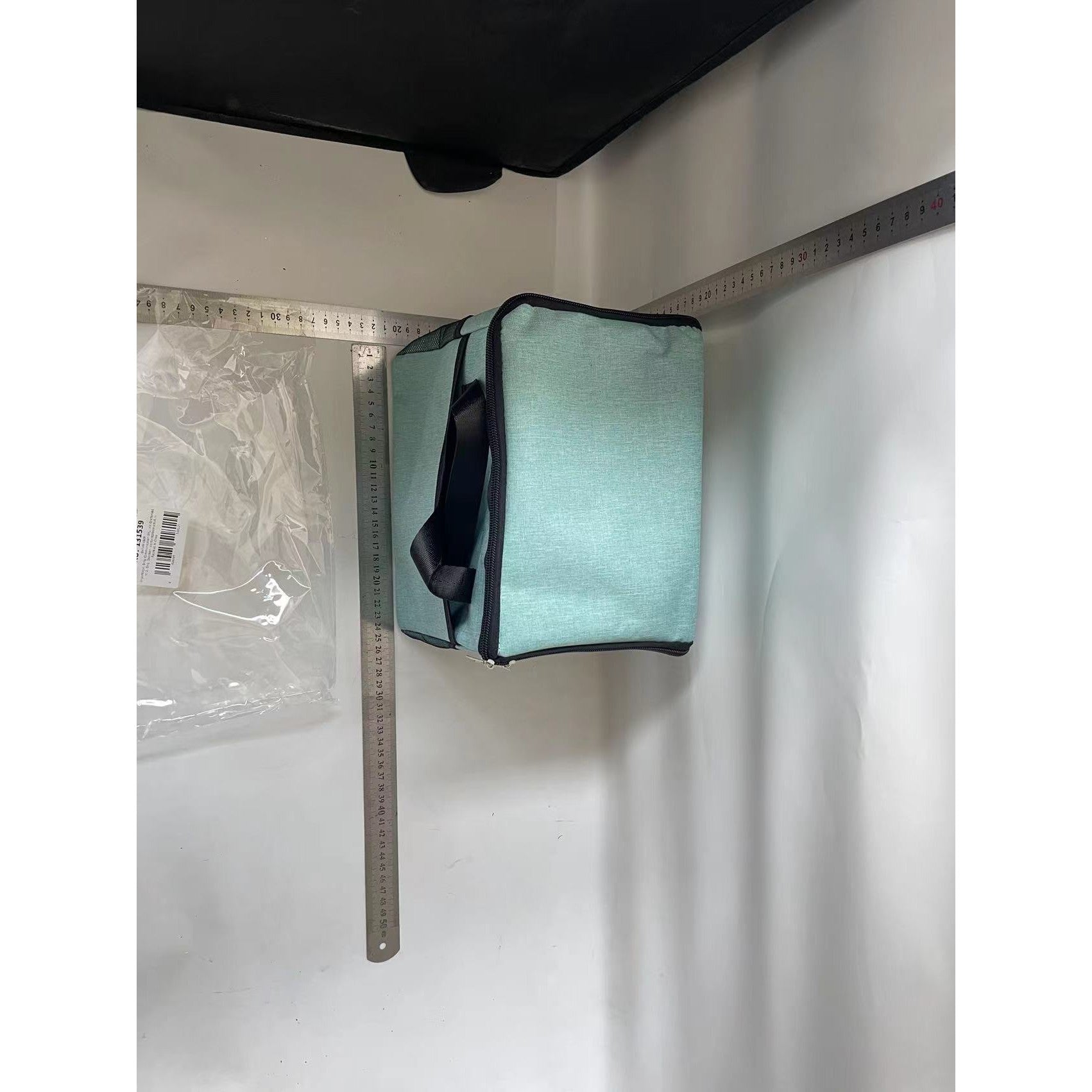 Geanta Termica Flippy pentru Pranz, Compartimente Telefon si Tacamuri, Multifunctionala, Impermeabila, 24x18x21 cm,